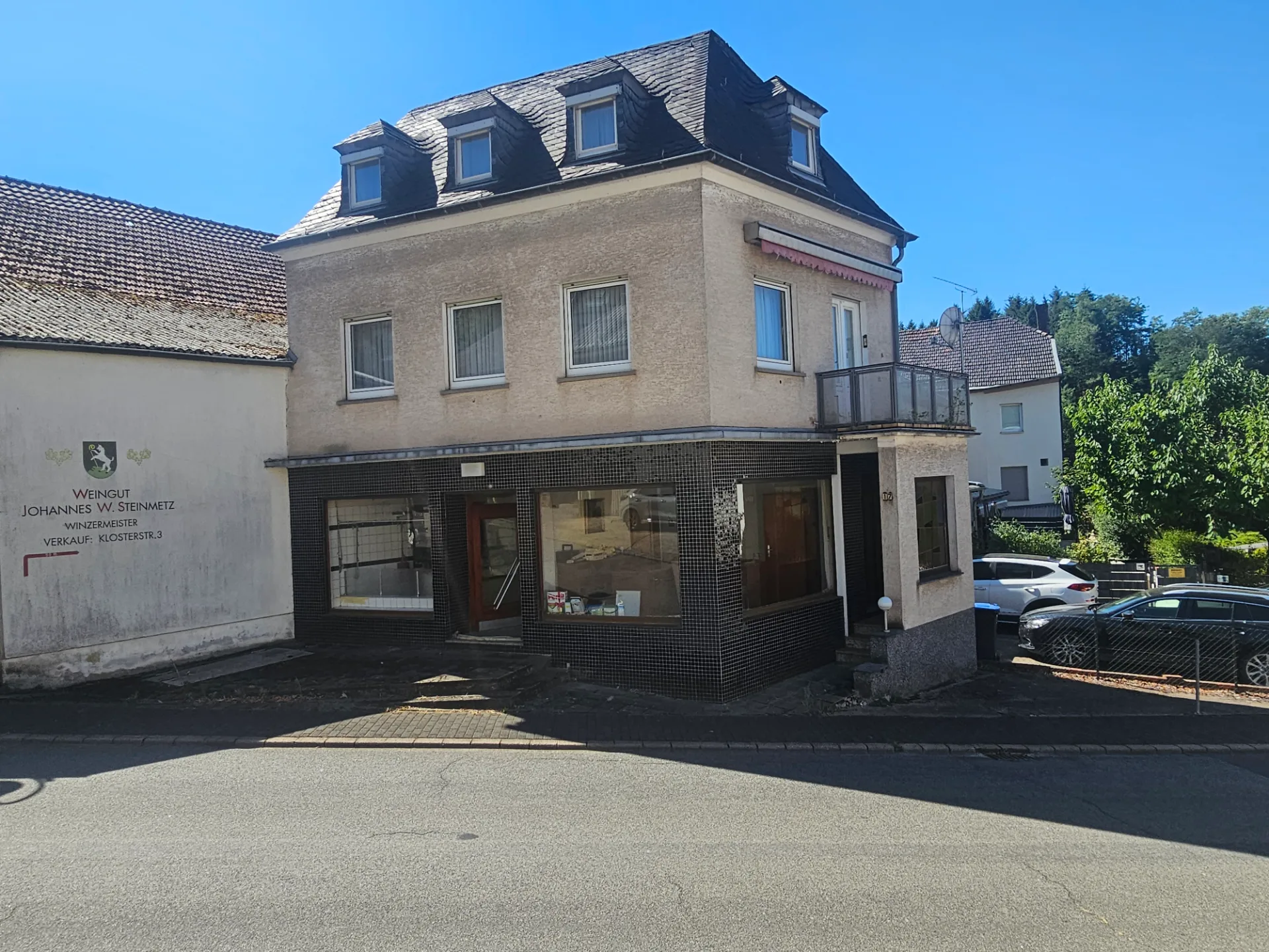 Anleger aufgepasst. Haus mit Wohnung und zwei Ladenlokalen in Ockfen